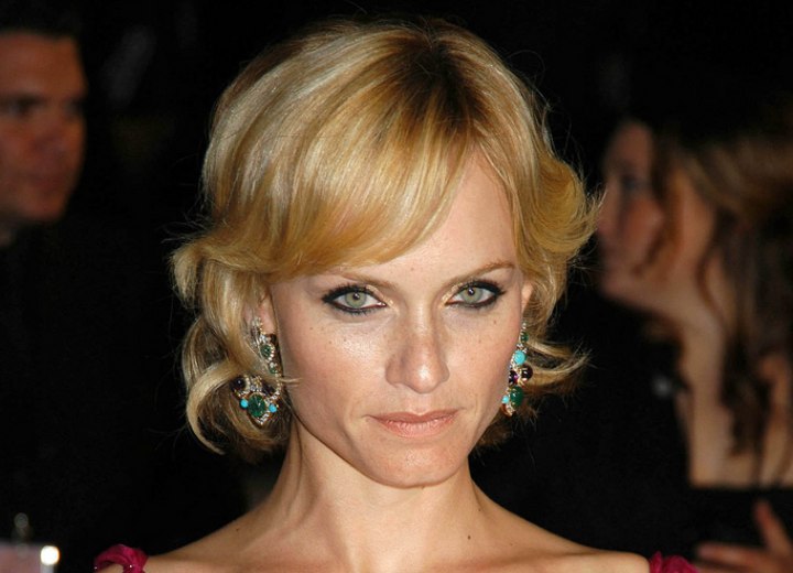 Amber Valletta - short hairstyle for formal occasions