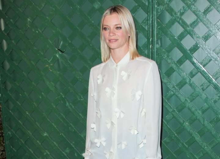 Amy Smart with her hair cut at collar length