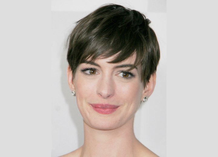 Anne Hathaway hairstyle