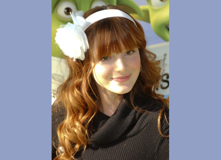 Bella Thorne wearing a white hair band with a flower
