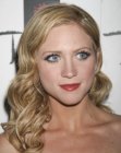 Brittany Snow's vintage hairstyle with waves and curls around the shoulders