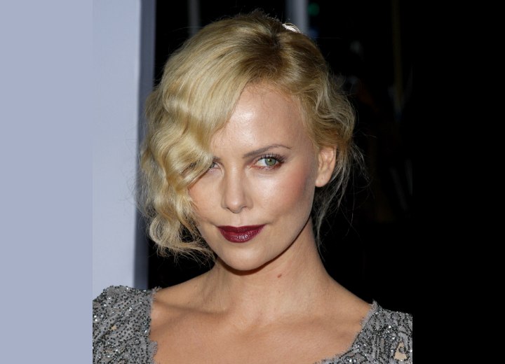 Charlize Theron - Waved hairstyle inspired by the 1930s