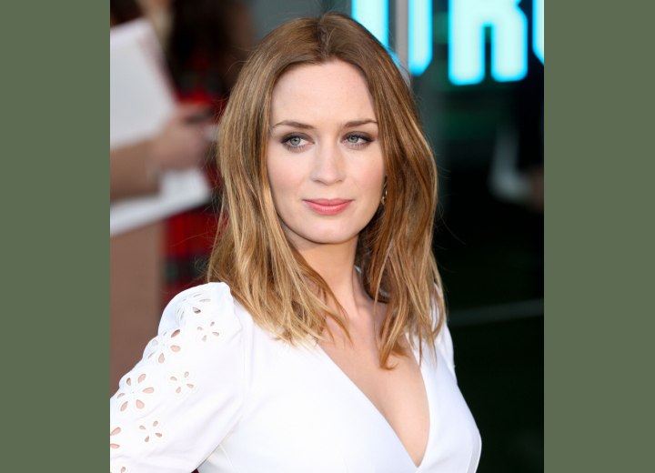 Emily Blunt - Easy and playful long hairstyle