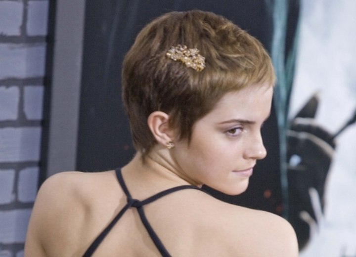 Emma Watson with boyish short hair - Side view
