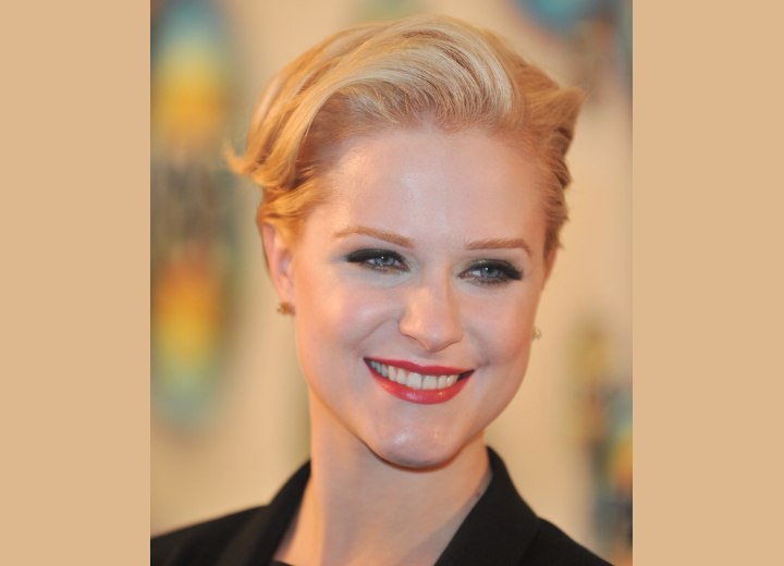 Evan Rachel Wood - Rejuvenating short haircut with waves