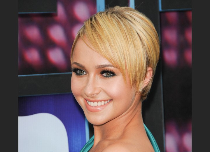 Hayden Panettiere's - Short hairstyle with tapering