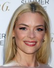 Jaime King's long and easy to manage hairstyle with long layers