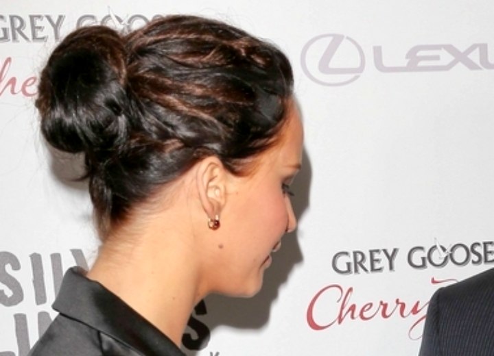 Jennifer Lawrence wearing her hair in a bun - Side view