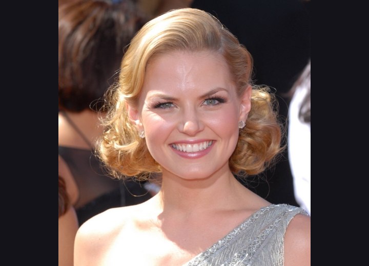 Jennifer Morrison's hairstyle with a wave in the front