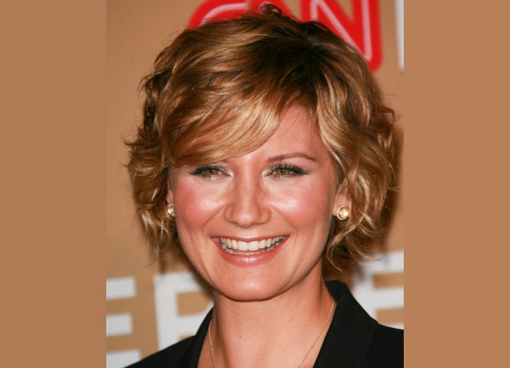 Hair Mascara on Jennifer Nettles Short Layered Haircut With Flippy Curls Over Her Ears