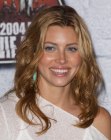 Jessica Biel wearing her layered hair long and open