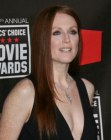 Julianne Moore's long red hair with middle parting