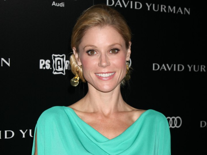 Julie Bowen wearing her hair in a loose knot