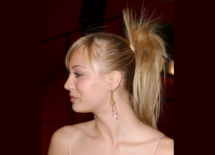 Kaley Cuoco with her hair in a dressed up high ponytail