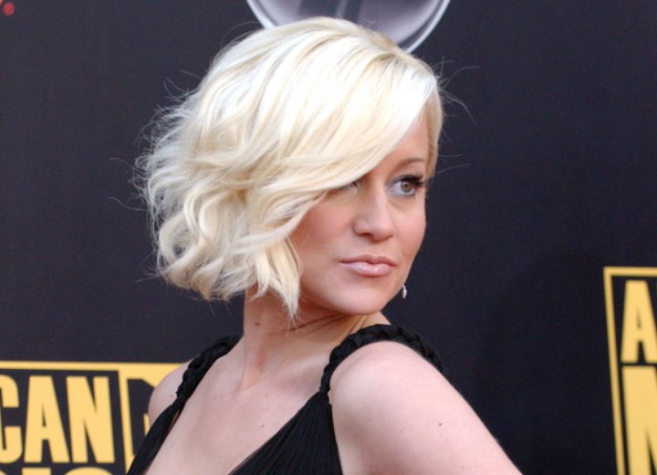 Kellie Pickler's hair in a bob with waves