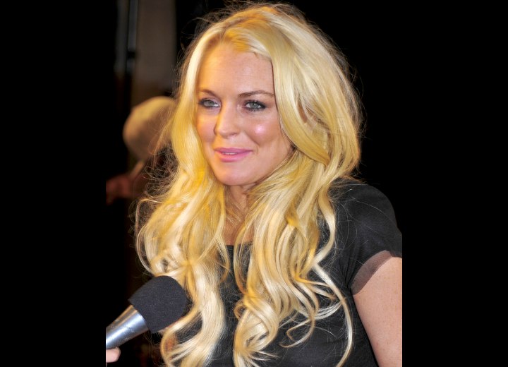 Lindsay Lohan's long blonde hair with curls