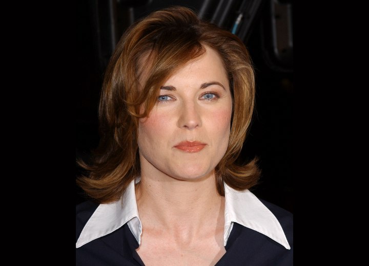 Lucy Lawless hairstyle