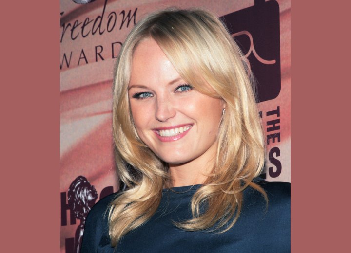 Malin Akerman wearing her hair with loose curls