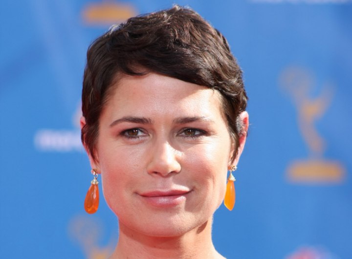 Maura Tierney with short hair or a pixie