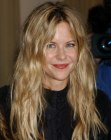 Meg Ryan wearing her hair in a natural style with scrunching