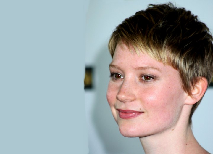 Mia Wasikowska's easy to do short hairstyle
