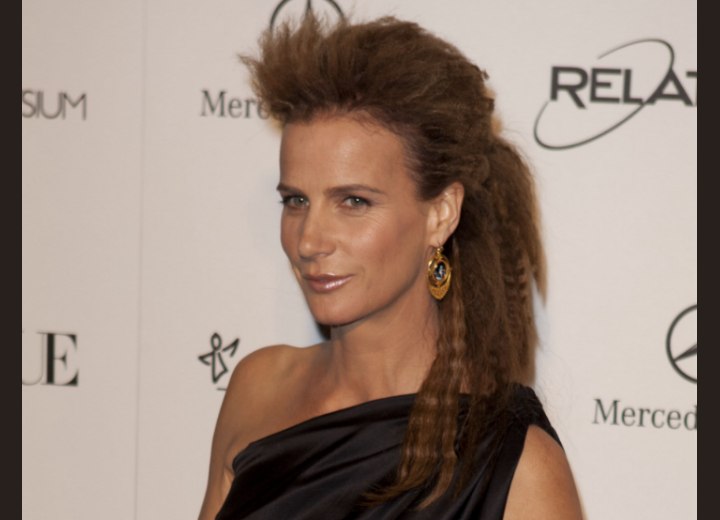 Rachel Griffiths long hair with crimping