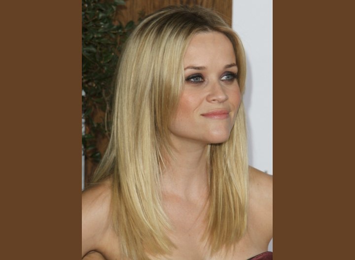 Reese Witherspoon wearing her long hair with a middle section