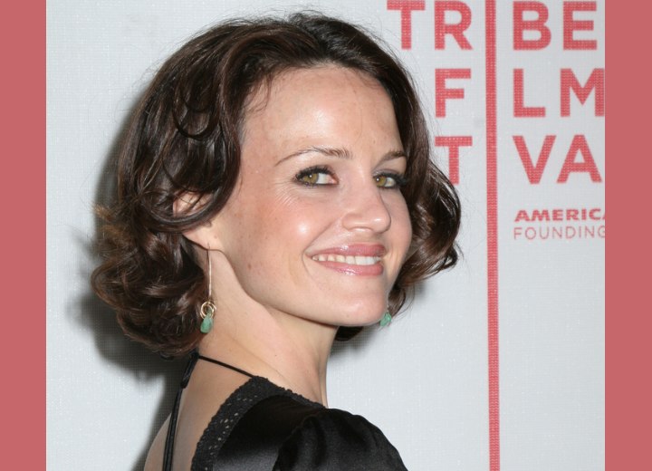 Carla Gugino - Curly above the shoulders hairstyle that reveals the face