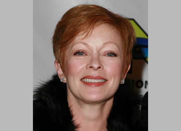 Frances Fisher - Short hairstyle for busy ladies