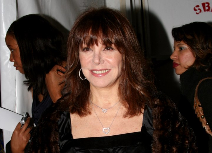 Marlo Thomas blunt haircut with bangs