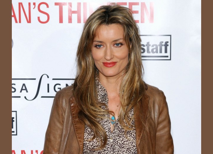 Natascha McElhone wearing her hair long with layers