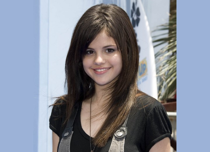 Selena Gomez wearing her hair with long layers