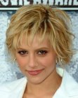 Brittany Murphy wearing short hair with messy styling