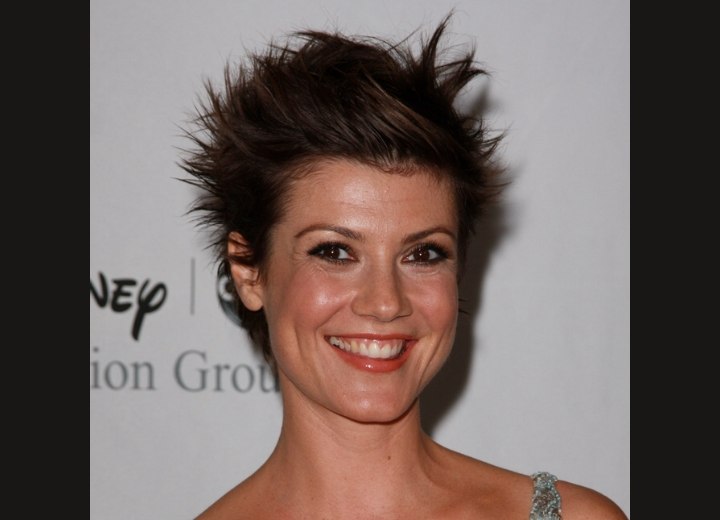 Zoe McLellan - Crazy short hairstyle