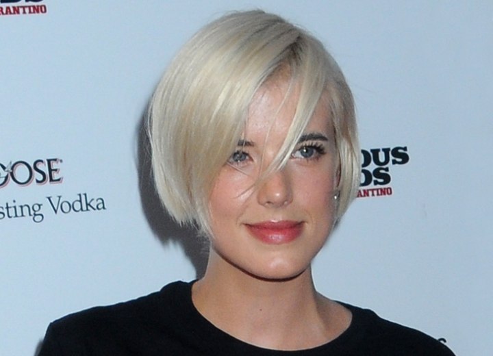 agyness deyn short haircut. Agyness Deyn keeps her short