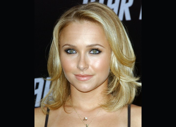 Hayden Panettiere Hairstyle on Hayden Panettiere S Hair That Rests Upon Her Shoulders And Kristin