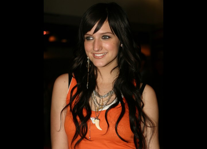 Ashlee Simpson - Long layered hair with extensions