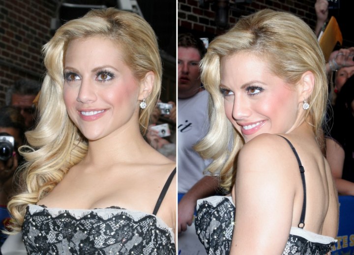 Brittany Murphy - Long hair pulled to one side