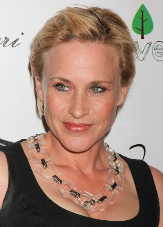 Patricia Arquette - Style to dress up short hair