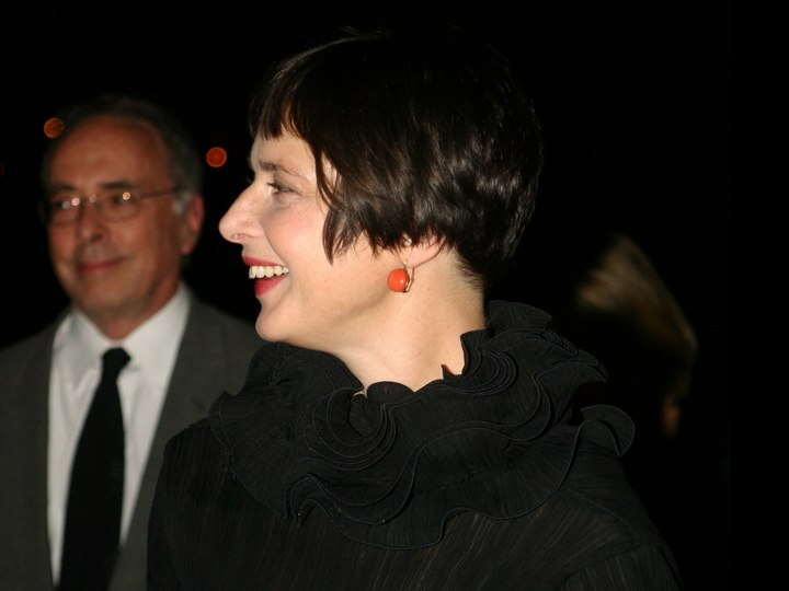  short bangs for a 1920's flapper look sported by Isabella Rossellini