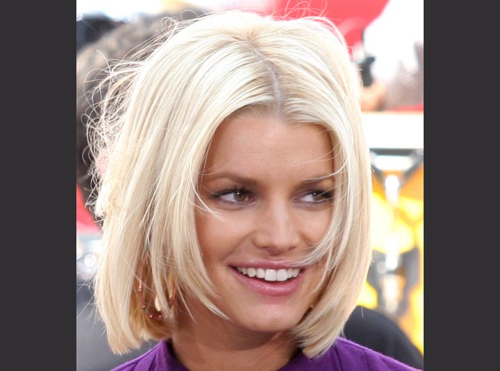Jessica Simpson wearing her bob parted in the middle