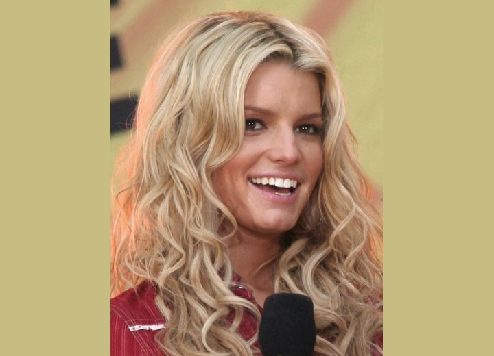 Jessica Simpson wearing her hair long with curls