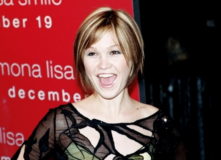 Julia Stiles - Bob hairstyle with an elevated crown