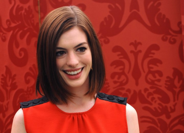 Anne Hathaway - Long bob with textured ends