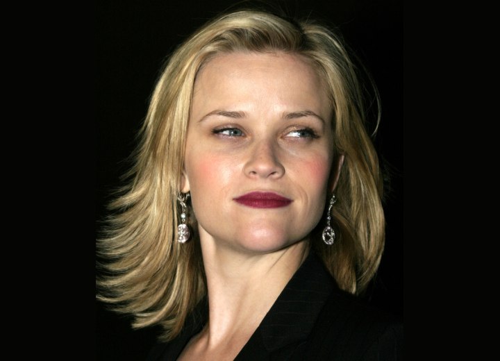 Reese Witherspoon's choppy semi-long haircut