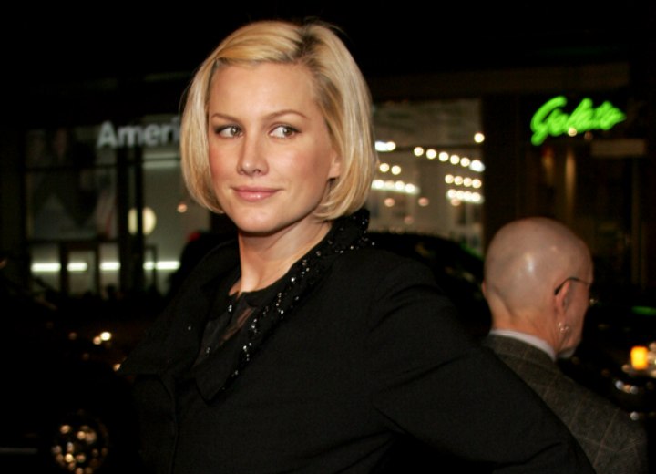 Alice Evans wearing her hair in a short bob