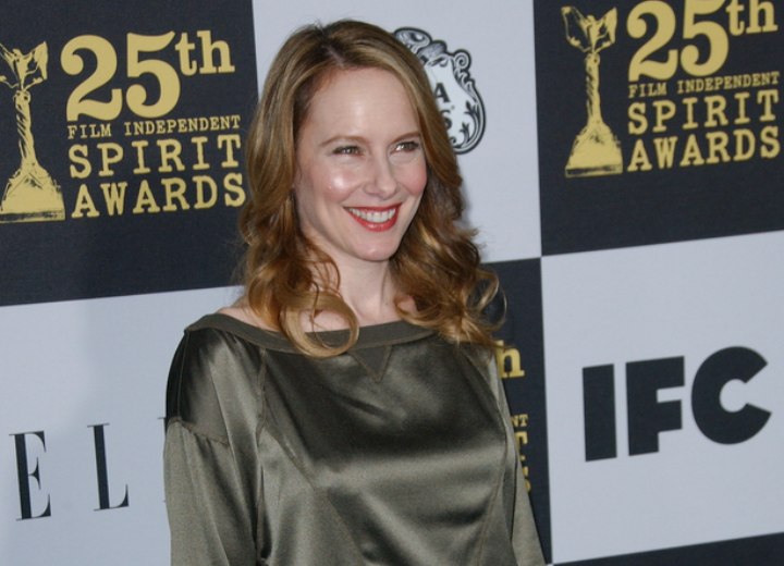 Amy Ryan wearing her hair long and loose