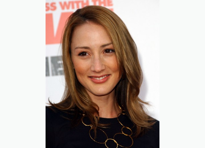 Bree Turner - Hairstyle with the hair close around the face