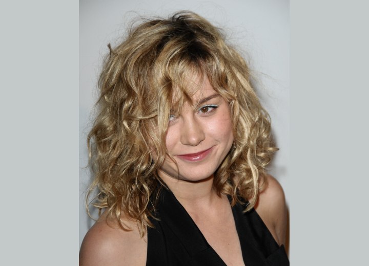 Brie Larson - Medium length hairstyle with curls and waves