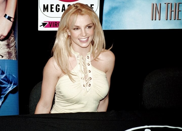 Britney Spears wearing her hair long and open